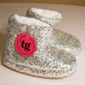 Girl's Size S-M Silver Sequined Bootie Slippers.